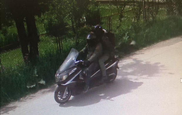 Ово су убице Славише Ћулума: Полиција трага за двема особама на мотору (ФОТО/ВИДЕО)